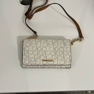 Calvin Klein purse like new!